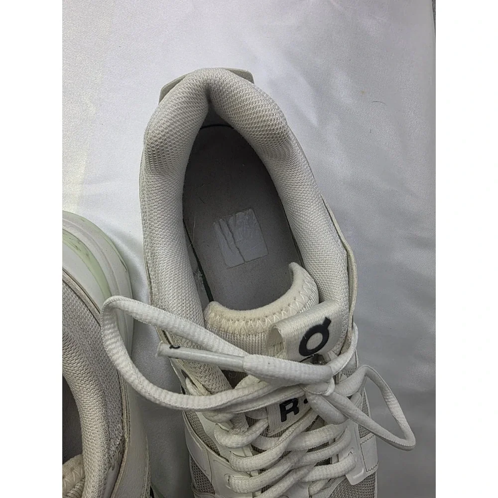 On The Roger Clubhouse Swiss Engine Women Size‎ 9 White Light Green Tennis Shoes